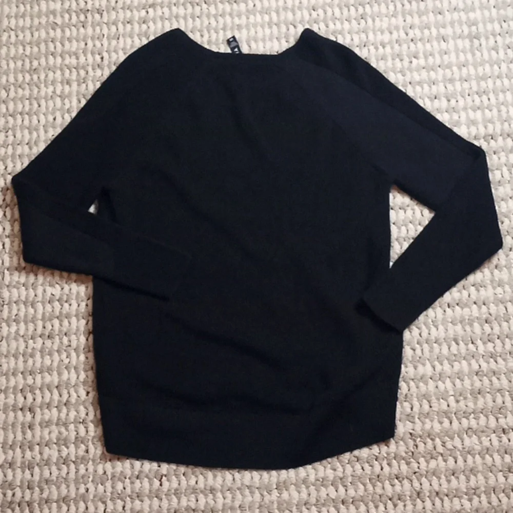 Athleta V Neck Knit Sweater XS Top Merino Fine Wool Black Sweater